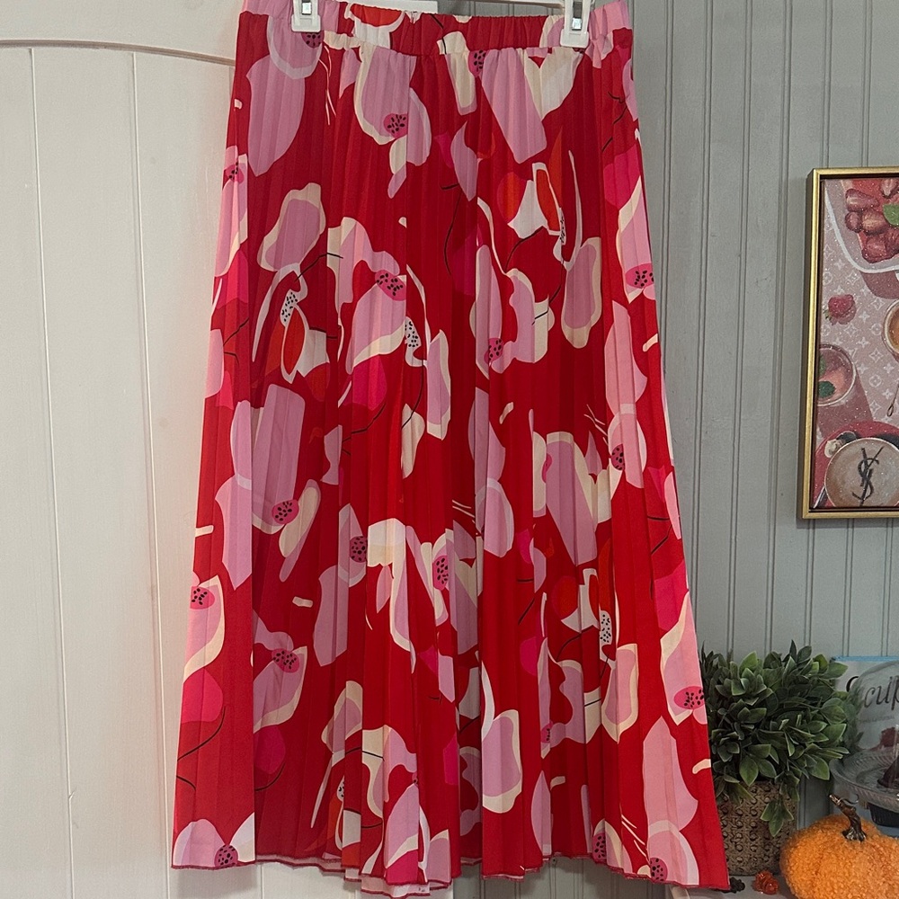 Floral Red/Pink Pleated Patterned Skirt